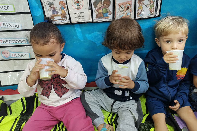 Segunda-feira cheia de sabores e descobertas na Creche Renascer – CEPI Rosa do Campo